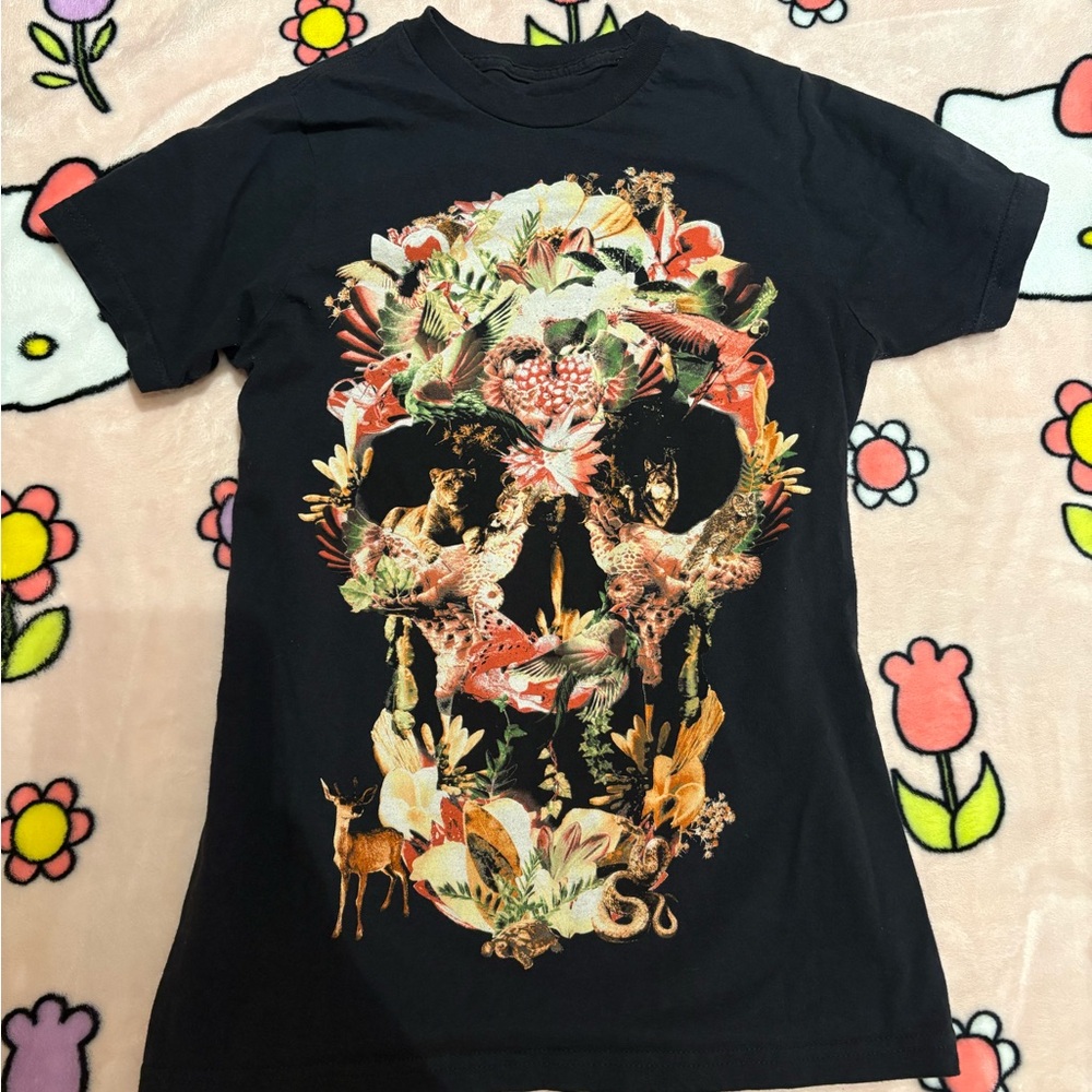2000s Black T-shirt with floral skull design